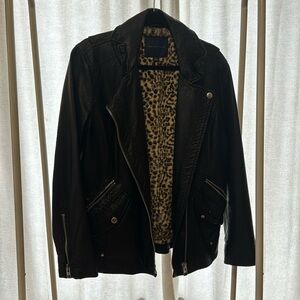 Black oversized leather jacket AE soft leopard print lined.